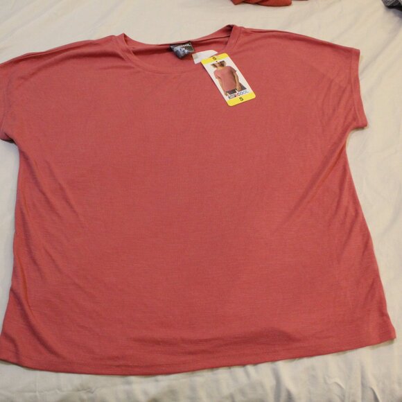 32 Degrees Top Ladies short sleeve Tee Color Pink Size Small - Picture 2 of 5